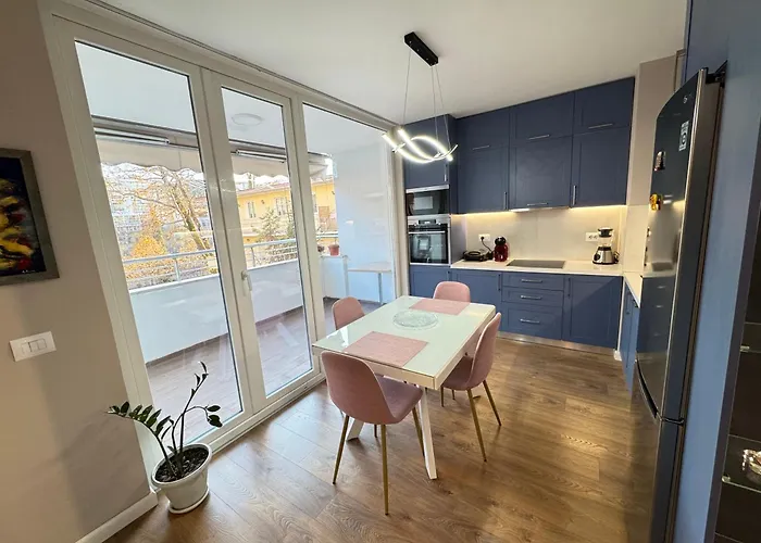 Jolie Center Apartment